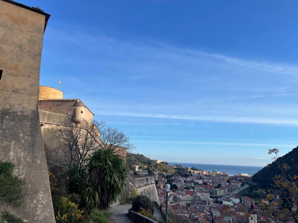 Bike & Sea Under Castle Dreams At Finalborgo Lägenhet Finale Ligure Exteriör bild