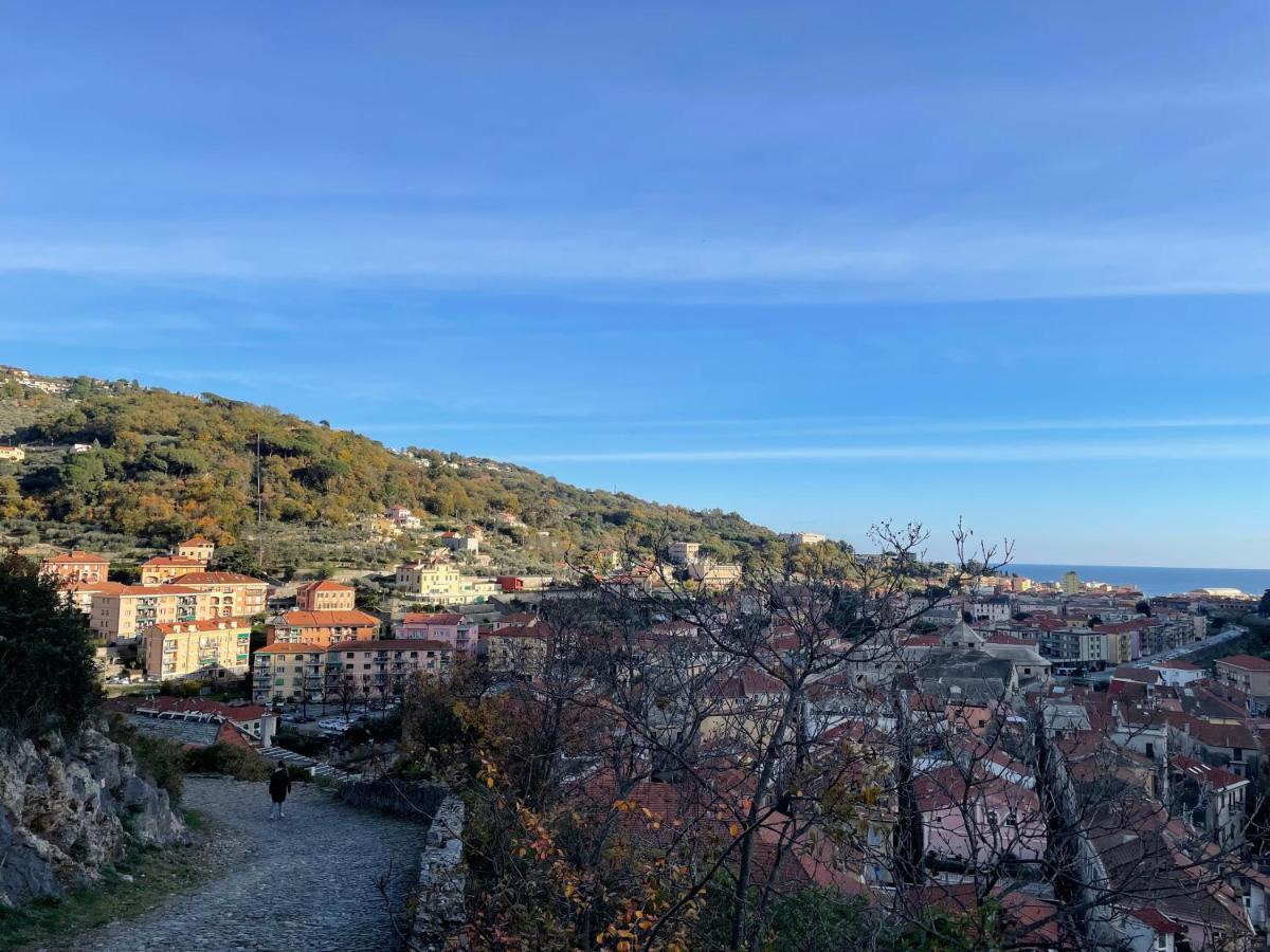 Bike & Sea Under Castle Dreams At Finalborgo Lägenhet Finale Ligure Exteriör bild